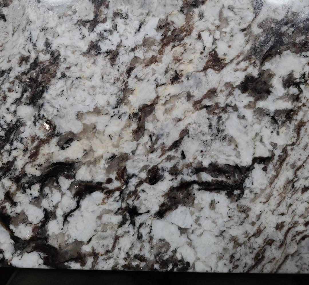 mặt bếp đá granite vàng