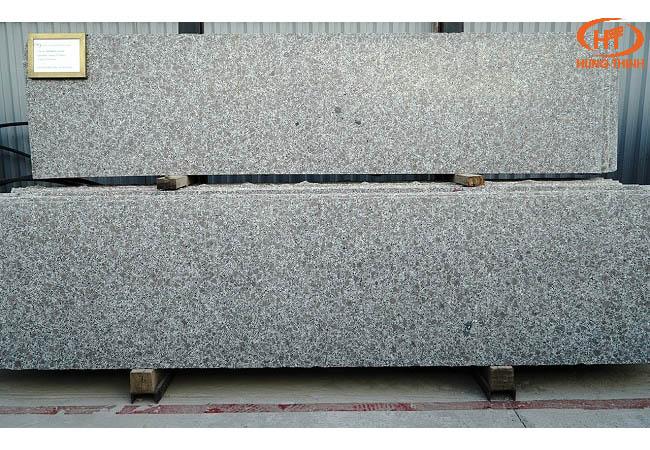 Vệ sinh mặt đá granite tím hoa cà đúng cách