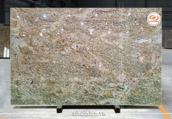 Cầu thang ốp đá granite vàng hoàng gia