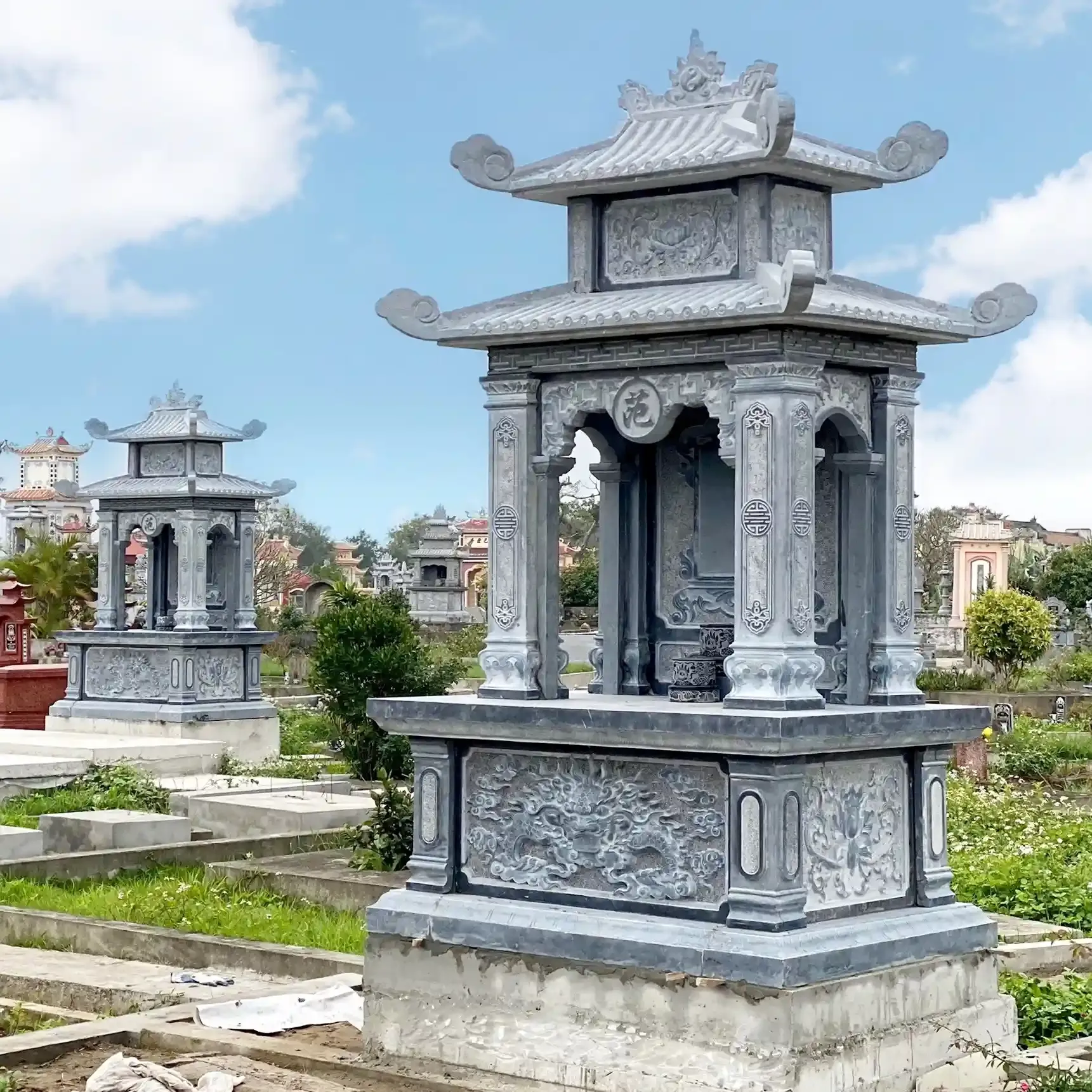 Thiết kế hoa văn tinh xảo trên đá đen tự nhiên