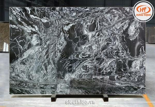 Mặt bếp sang trọng với đá granite Black Forest