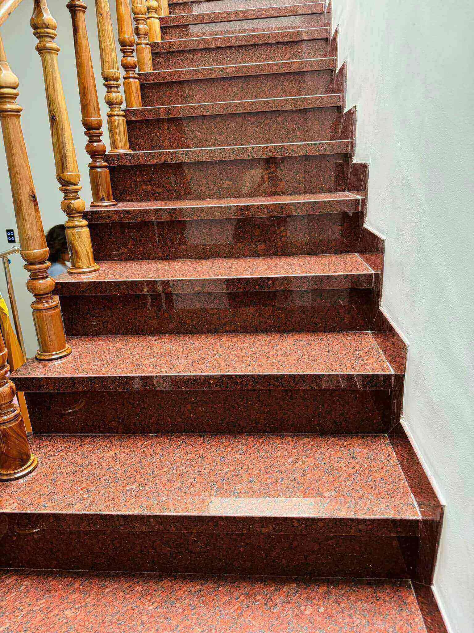 Mặt bếp đá granite đỏ Ruby sang trọng