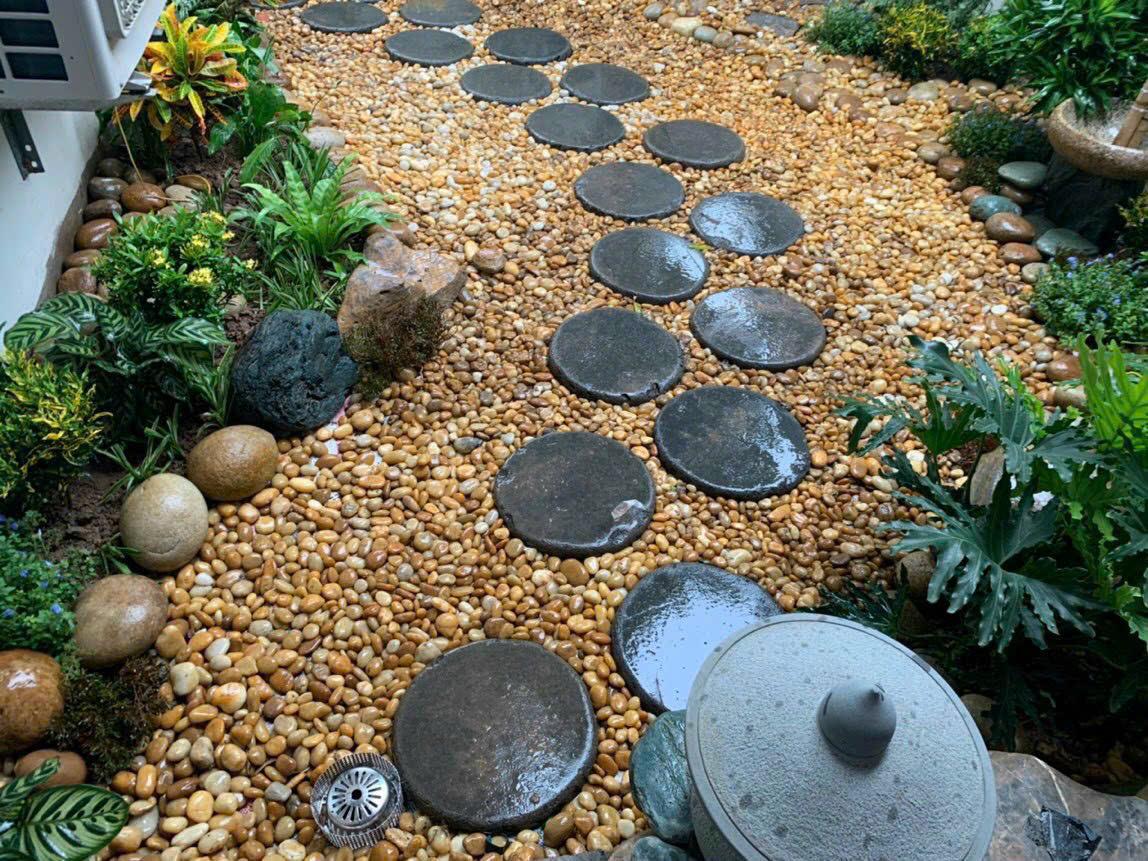 Đá ốp bồn hoa tự nhiên với vẻ đẹp mộc mạc và sang trọng, tăng tính thẩm mỹ cho khu vườn