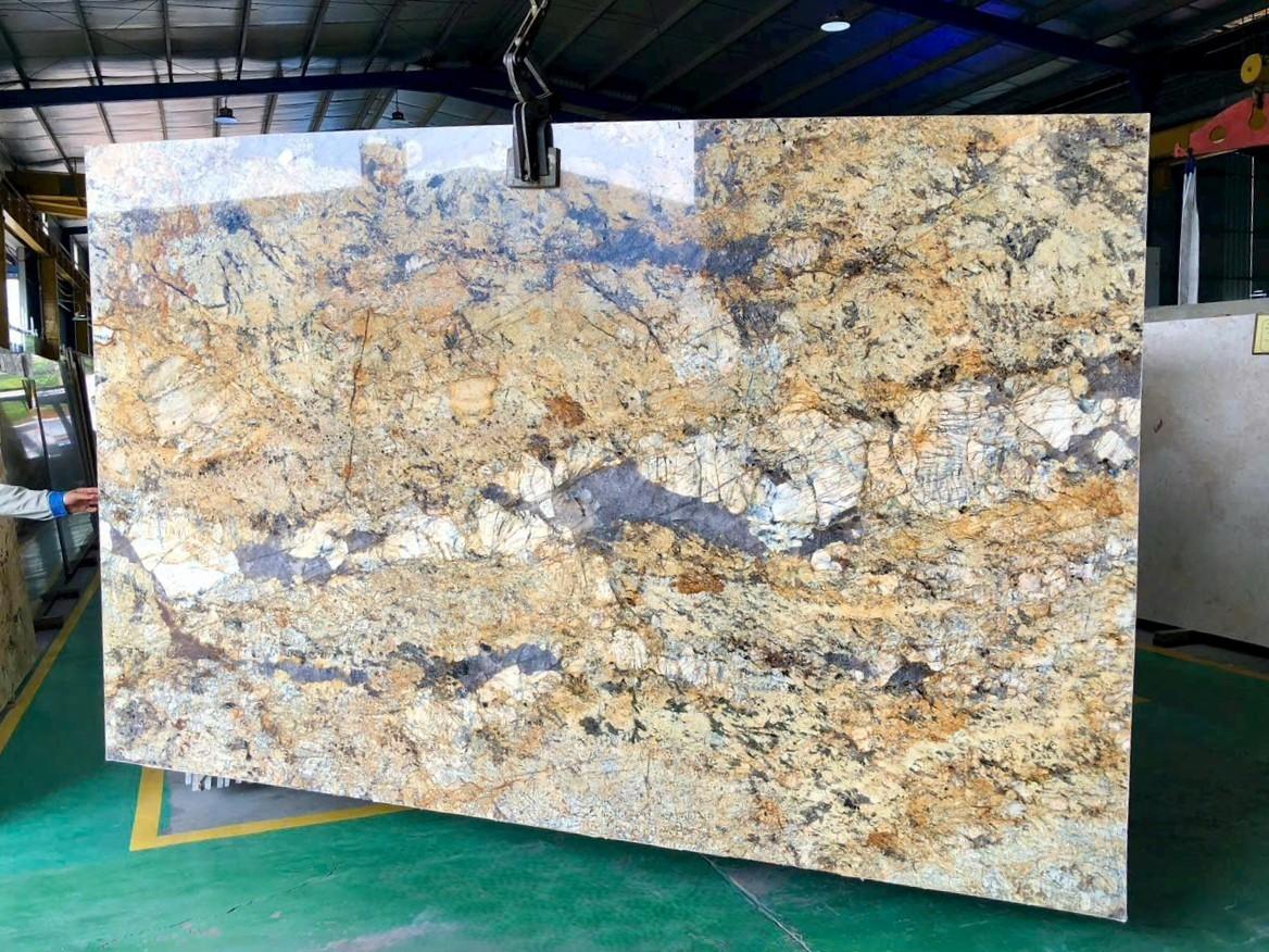 Mặt tiền nhà ốp đá xám sa mạc sang trọng và bền vững