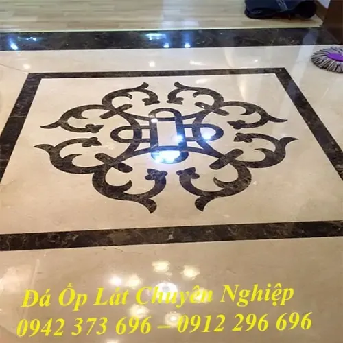 Thợ thi công đá hoa cương màu nâu chuyên nghiệp