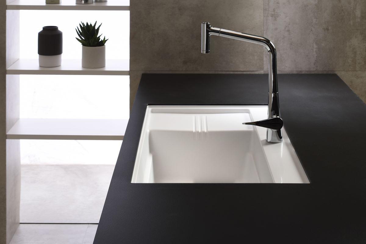 Đá granite được ứng dụng làm mặt bếp, mang lại vẻ đẹp sang trọng và tiện dụng